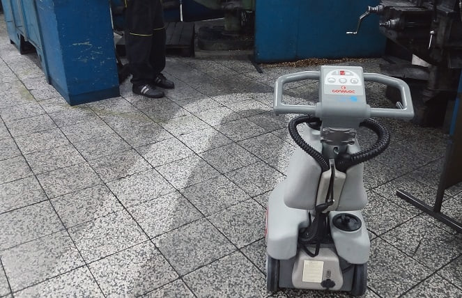 Cleaning path of a Comac's Vispa 35 small floor scrubber