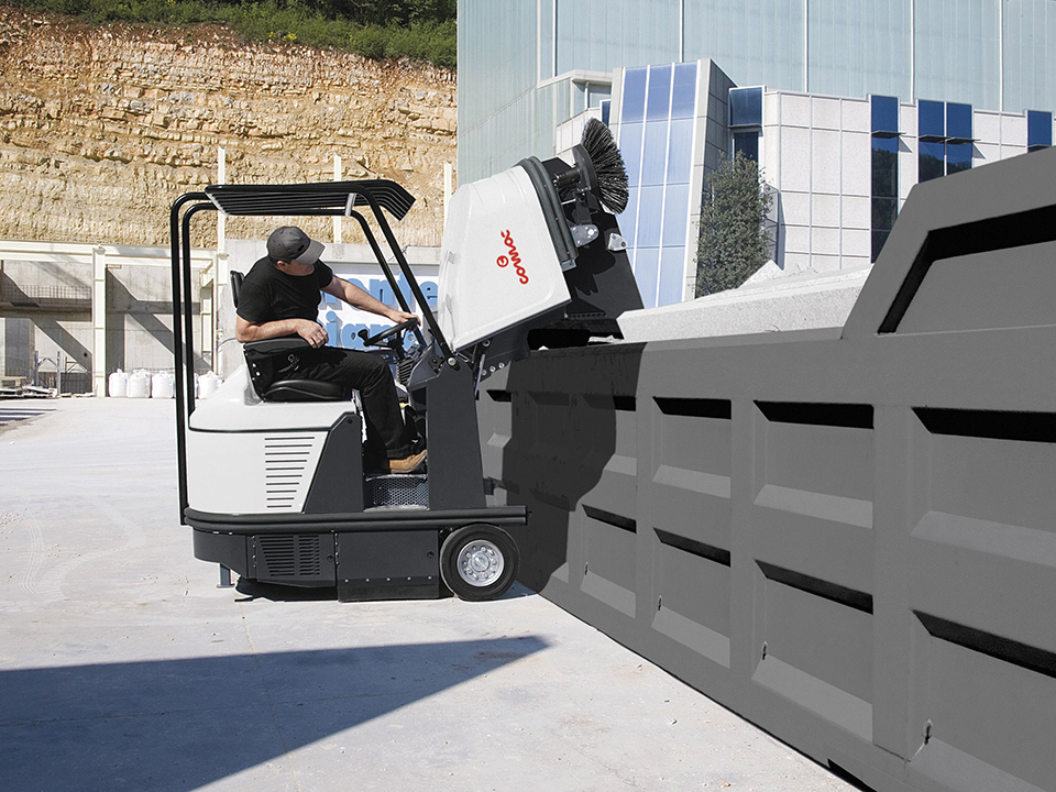 The type of emptying system is one of the 10 technical factors to consider when choosing a sweeper