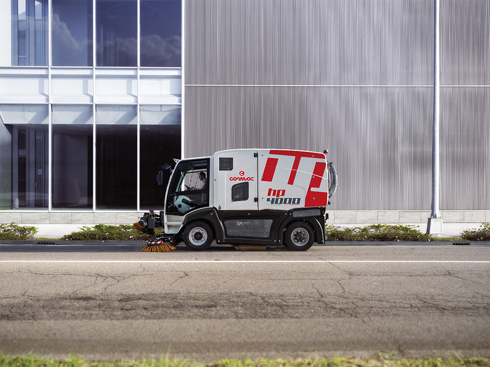 Comac HP4000 street sweeper for high cleaning performance ​