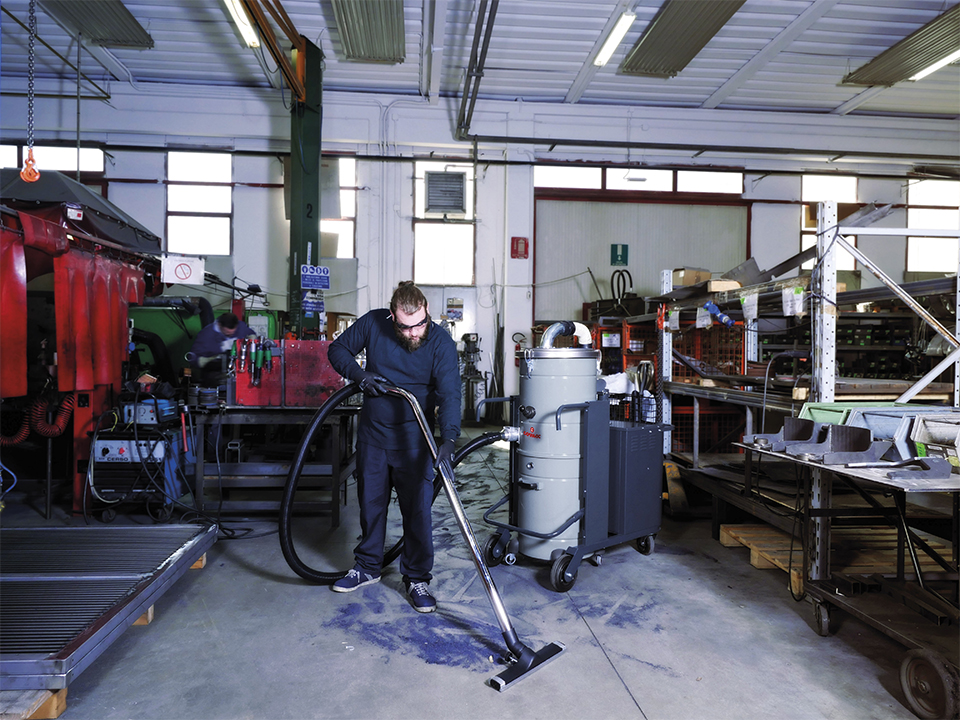 Aspiratore industriale Comac CA TEC per pulizia pavimento officina