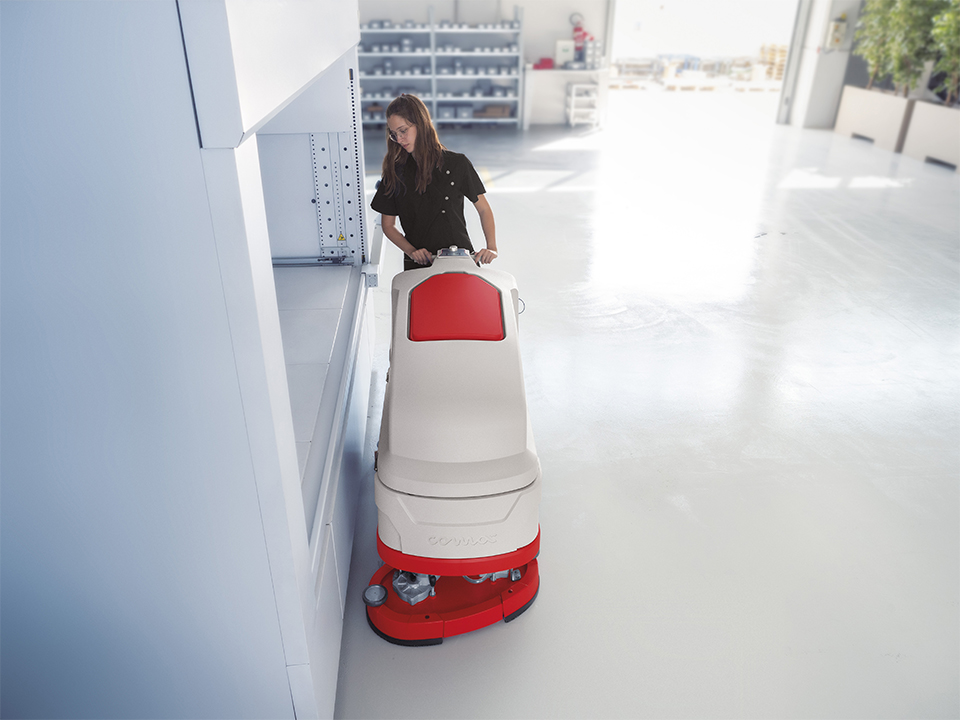 Lavasciuga pavimenti Vega per pulire pavimenti industriali in resina
