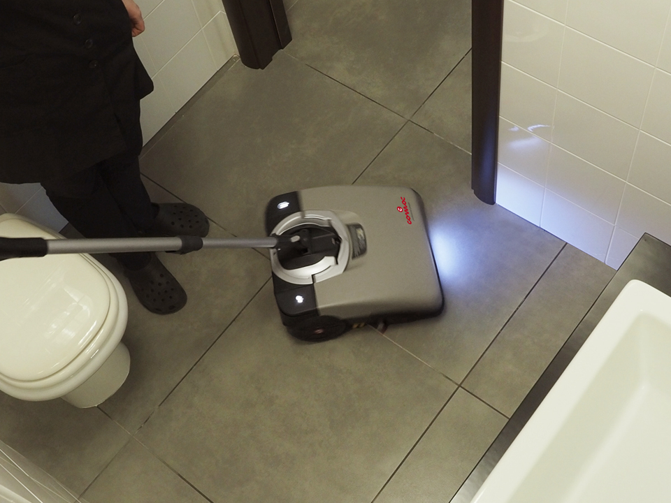 Comac Igea mini lavasciuga pavimenti per la pulizia del bagno