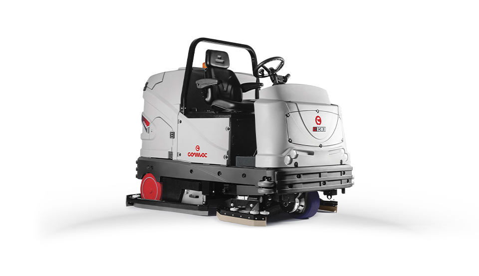 Gamma di lavasciuga pavimenti professionali Comac C130 per pulire il pavimento in cemento industriale