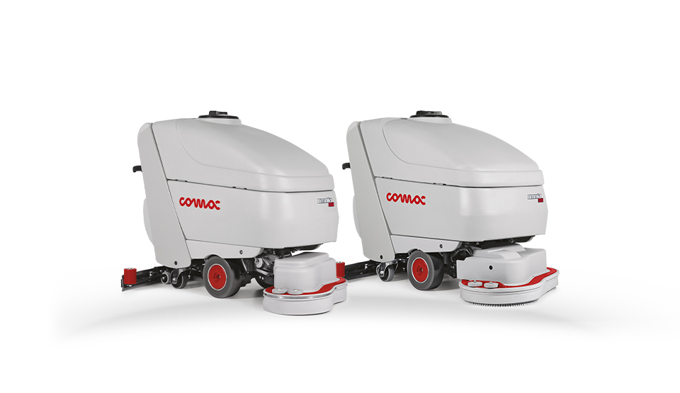 Gamma di lavasciuga pavimenti professionali Comac Omnia per pulire il pavimento in cemento industriale