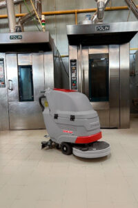 Pulizia ambienti industria alimentare con lavasciuga pavimenti Comac Antea