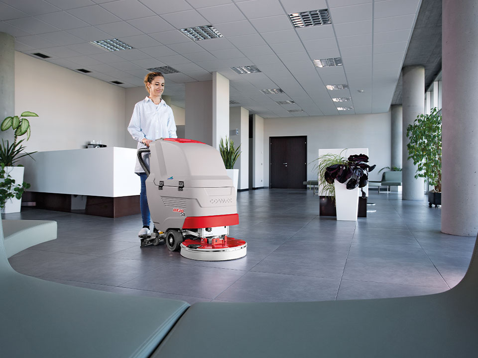 Lavasciuga pavimenti Comac Antea con ReWater per riutilizzare l'acqua e ridurre i costi di pulizia