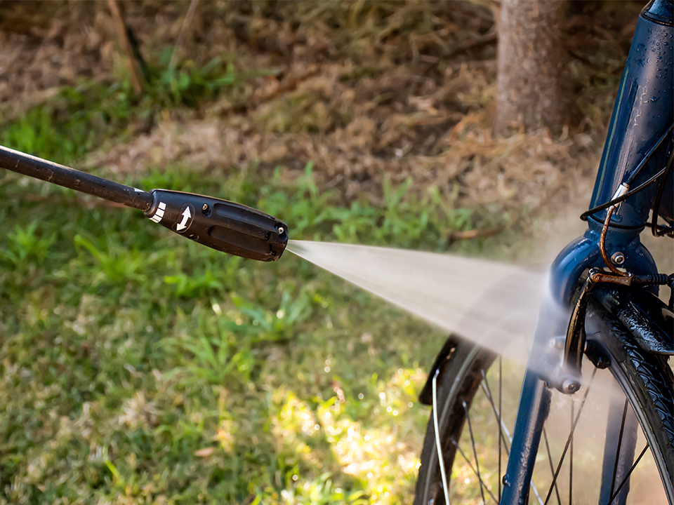 pulizia bicicletta con idropulitrice 100 130 bar getto controllato